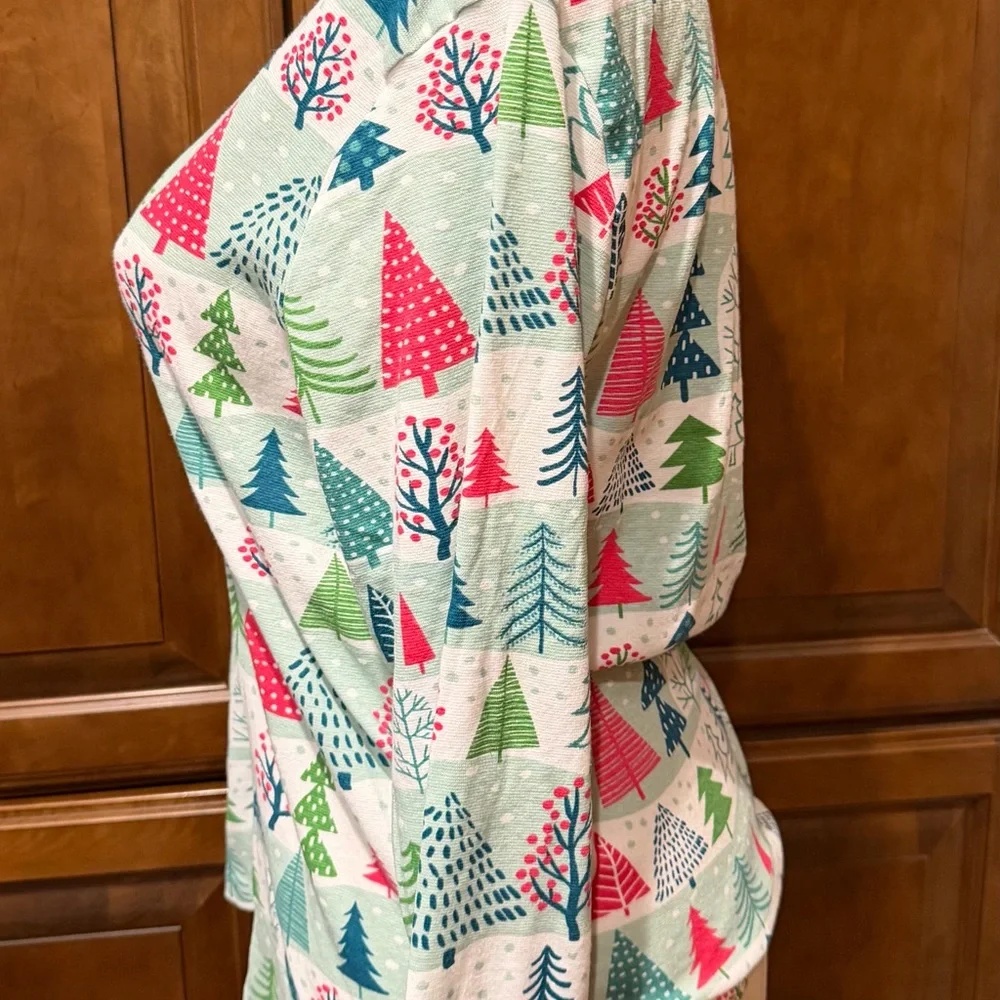 The Honest Company Ladies XL Festive “Feelin Pine” Xmas Tree Pajama Top Cotton